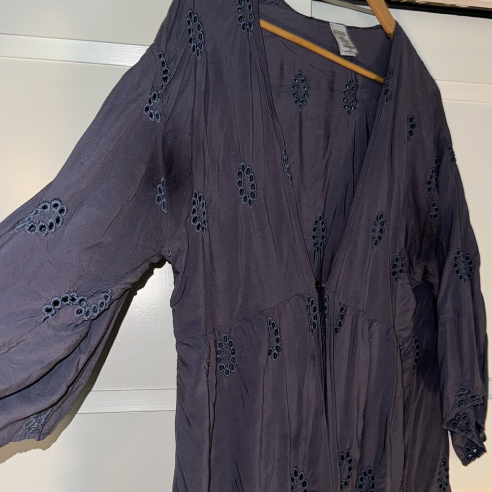 Robe - Picture 3 of 8